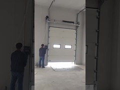 Dock leveler en sectiedeur