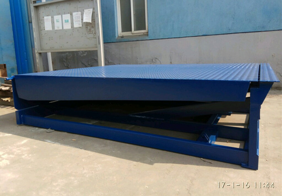 Customization Forklift Hole 6T Electric Dock Leveler For Unloading  450mm Lip length