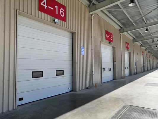 Sectieve deur geeft maximale aandrijving door de breedte en hoogte wanneer geopend in tegenstelling tot andere garagedeuren